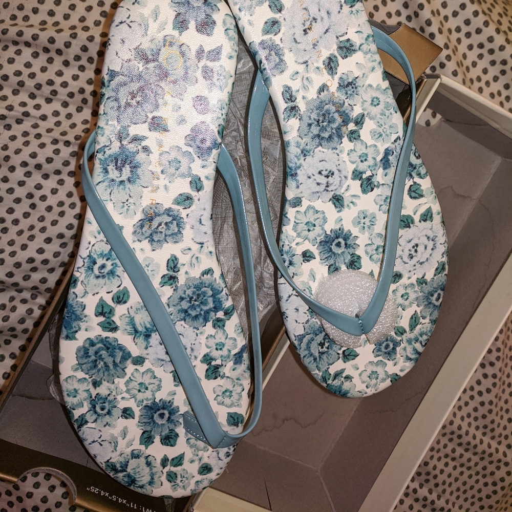 NWT Lauren Conrad FlipFlops Sz 7